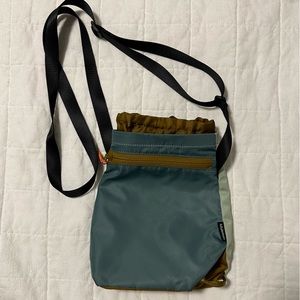 LULULEMON Water Bottle Crossbody Bag 2.5L